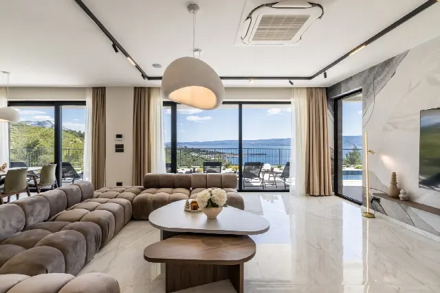 Contemporary Sea-View Villa, 4 Bedrooms