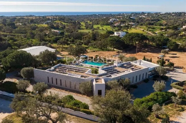 Equestrian Estate with Stables and 3 Bedrooms