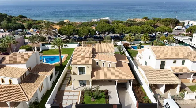 5-Bedroom Villa with Spa Close to the Beach