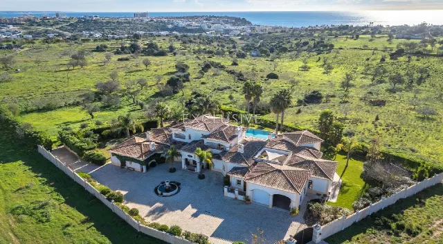 Traditional Villa on 2.7 ha, 4 Bedrooms