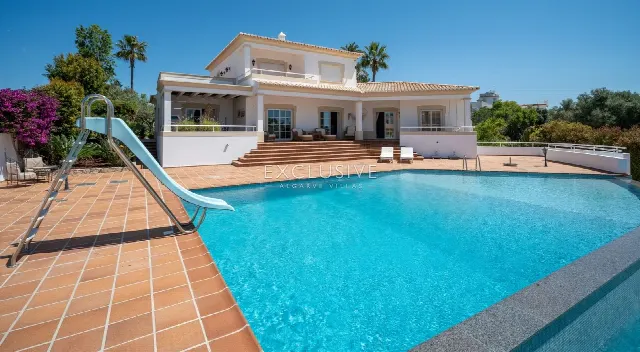 Villa with Pool and Garage, 4 Bedrooms