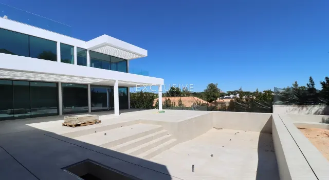 Modern Villa with Roof Terrace, 4 Bedrooms
