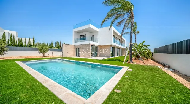 New Villa with Pool and 4 Bedrooms