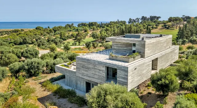 Modern Golf Villa with 5 Bedrooms