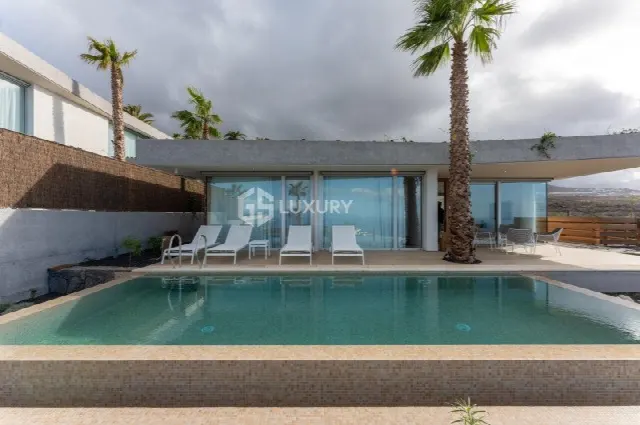 New Villa with Ocean Views, 3 Bedrooms