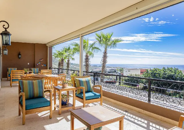 Ocean-View Apartment, 3 Bedrooms
