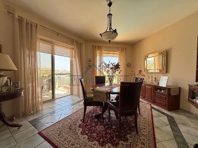 Elevated Bungalow, Sea Views, 3 Bedrooms