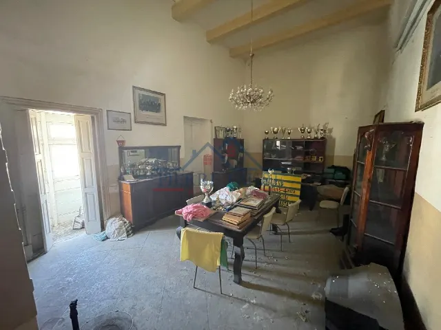 Palazzo with Piano Nobile and 4 Bedrooms