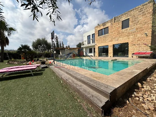 Villa with Pool and Garden, 4 Bedrooms