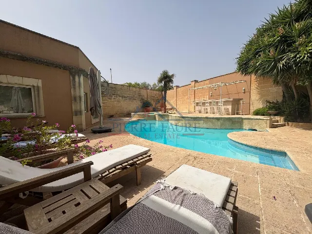 Villa with Pool and 100 m² Terrace, 3 Bedrooms