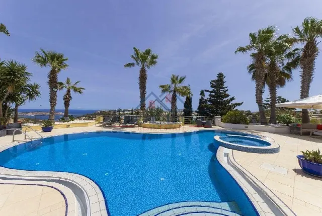Sea-View Villa with Pool and 10 Bedrooms