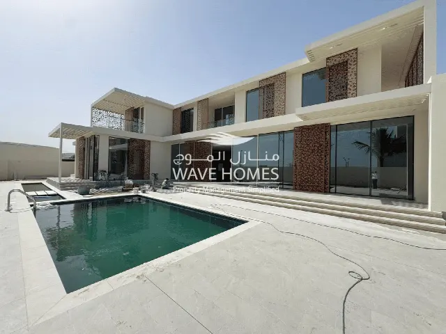 Villa near the Beach with Pool, 6 Bedrooms