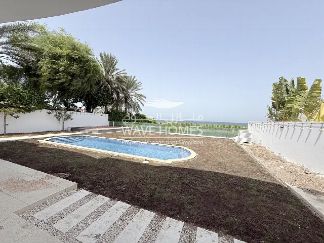 Beachfront Villa with Pool, 5 Bedrooms