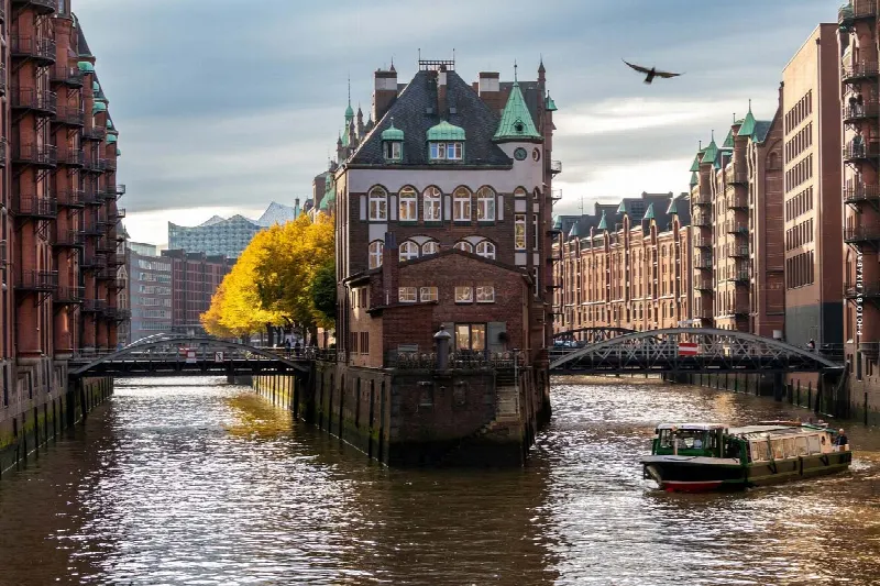 Hamburg buy & rent: House, apartment, property – Square meter price