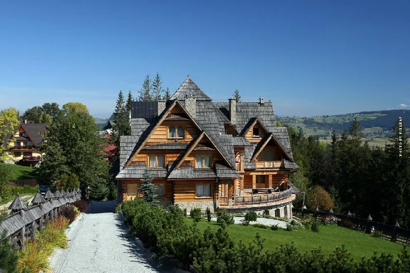 Luxury Realtor Kitzbühel: Exclusive condo, houses and alpine panorama