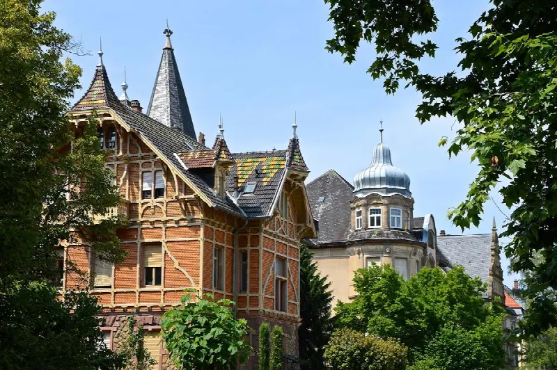 Buy a villa: Exclusive real estates – house, investment, checklist and procedure