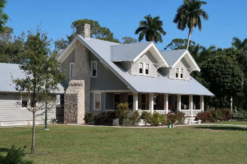 Solid house: large home with long life for families to build or buy