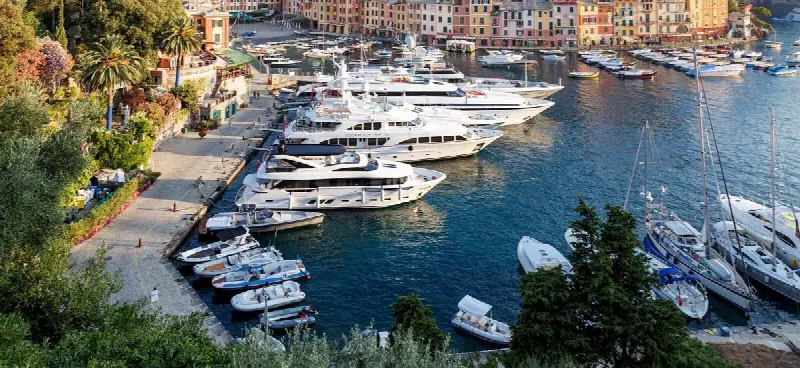Where do the Richest People Live? Millionaires, Billionaires and USA Mega-Mansions