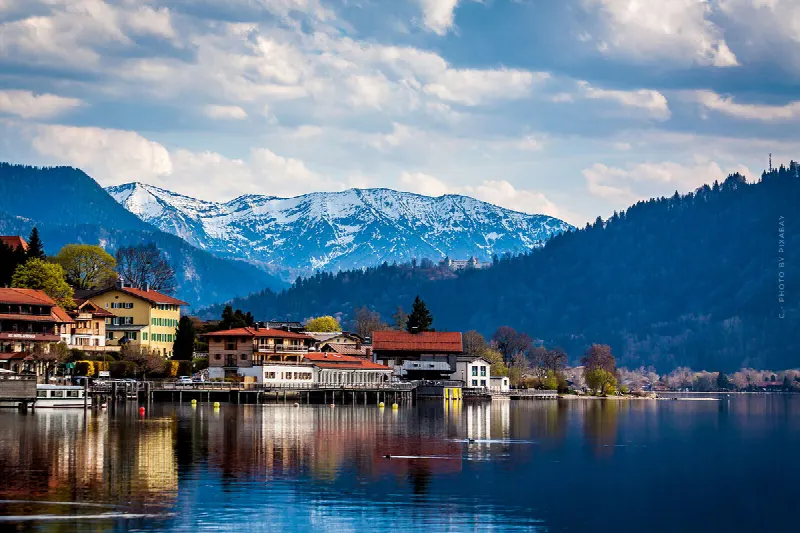 Living at the Tegernsee (Munich): House, apartment & land as an investment – tips, square meter prices & Co.