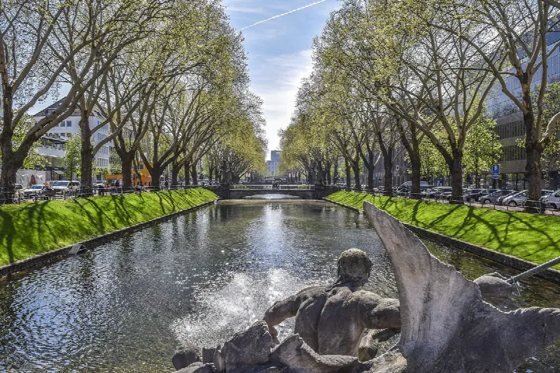 Living in Königsallee (Düsseldorf): Buy & rent a house or apartment – Viewing, price per square metre & Co.