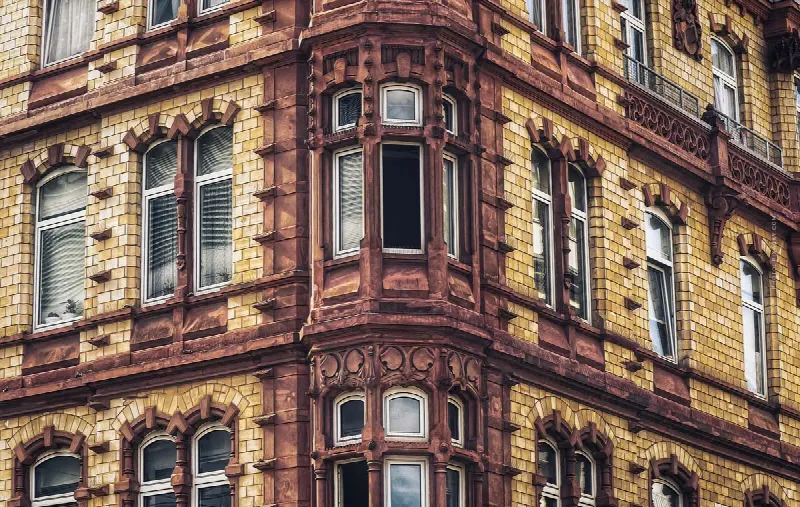 Old House / Apartment Building for Sale: Renovation backlog, vacancy, dilapidated – what to do?