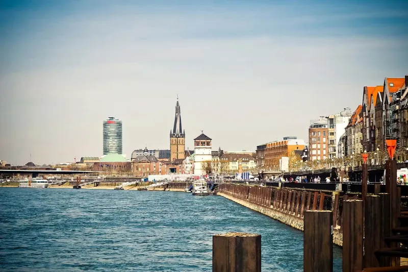 Living in Altstadt (Düsseldorf): Exclusive properties in the centre – Prices per square metre for villa, apartment & apartment building