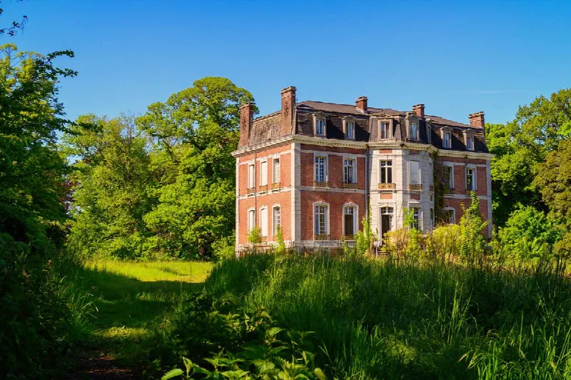 Minimize inflation risk & build wealth through real estate: Money investments in comparison