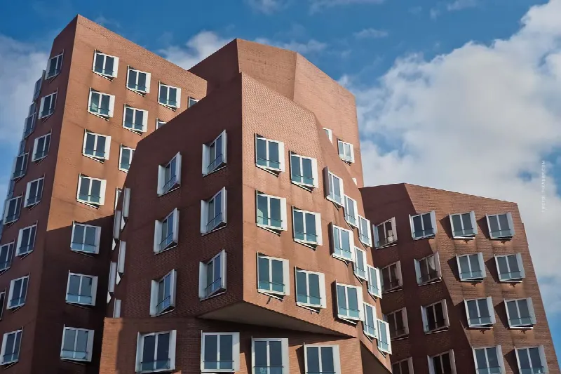 Selling an apartment in a community of heirs: One of them does not want to sell – What to do?