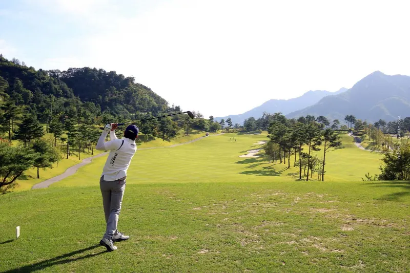 Golf Ibiza: Recommendation for the best golf courses on the island (+ real estate tips)