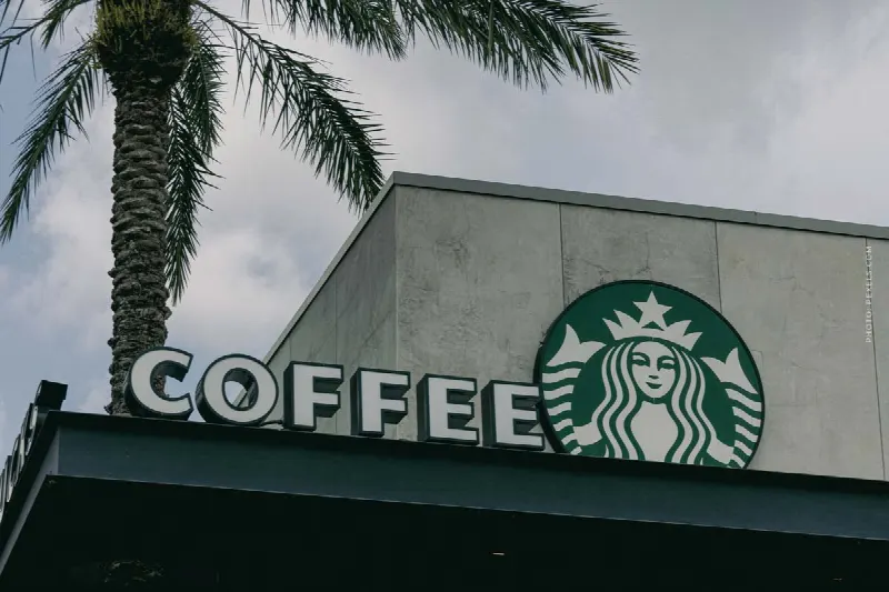 5 real estate location tips for cafés: Scale like Starbucks