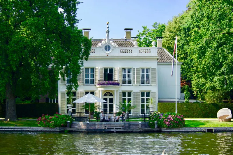 Selling a villa Broker commission: How high?