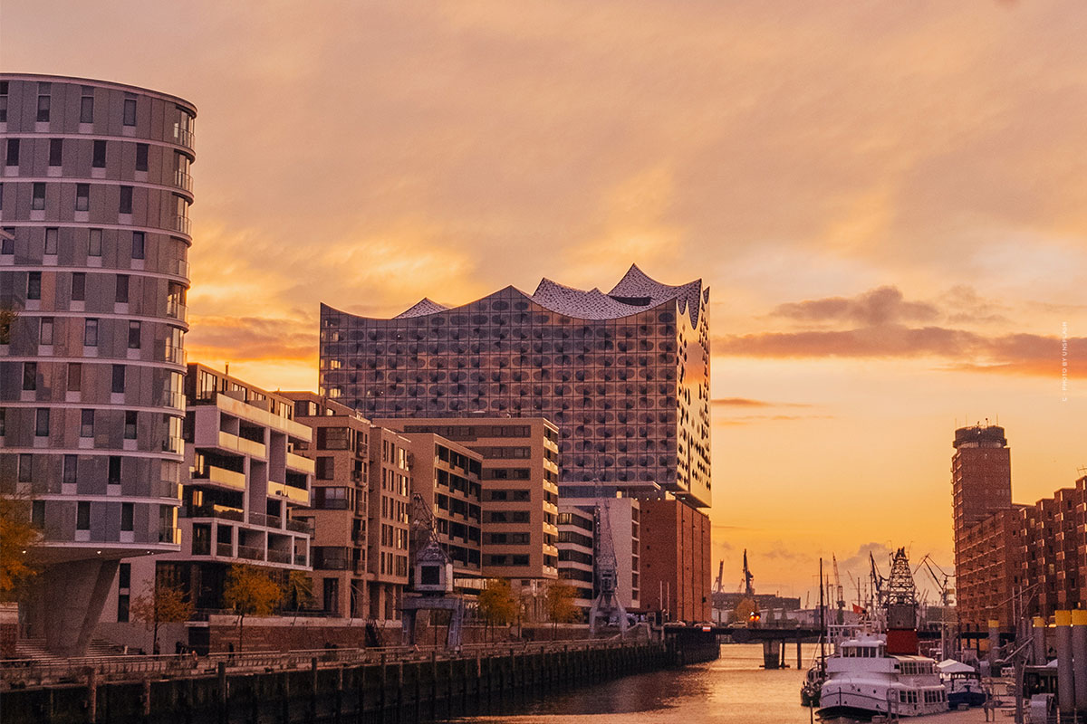 Buying a villa in Hamburg: Luxury real estate as an investment - estate agents, costs, off-market & co.