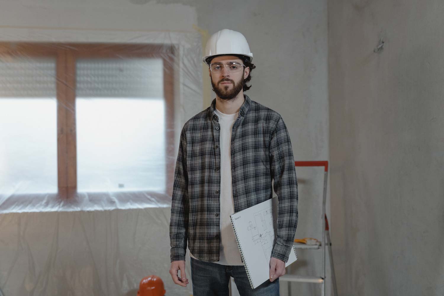 Costs and benefits of a building expert: An investment that pays off?