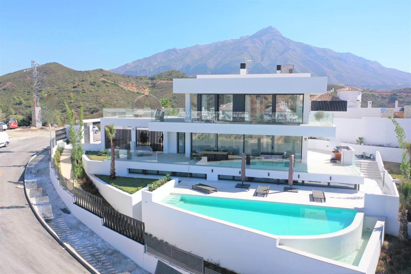 Villa with pool in Marbella