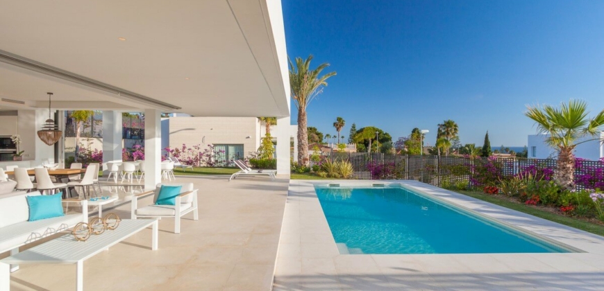 Marbella, Spain – Beautiful villa with sea view in Rio Real- € 1.690.000