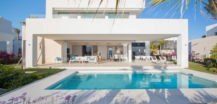 Marbella, Spain – Beautiful villa with sea view in Rio Real- € 1.690.000