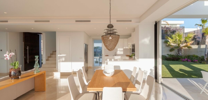 Marbella, Spain – Beautiful villa with sea view in Rio Real- € 1.690.000