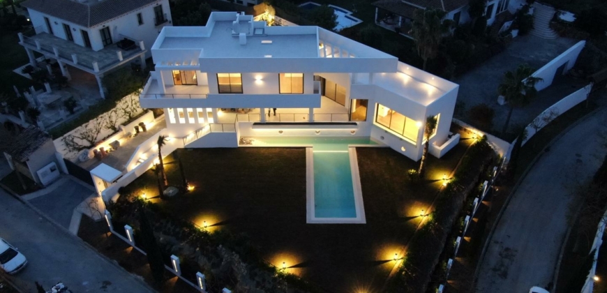 Marbella, Spain – Extravagant villa with waterfall – € 2.950.000