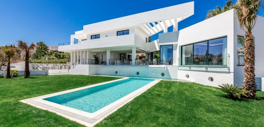 Marbella, Spain – Extravagant villa with waterfall – € 2.950.000