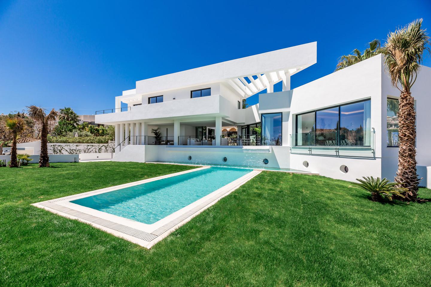 Marbella, Spain – Extravagant villa with waterfall – € 2.950.000