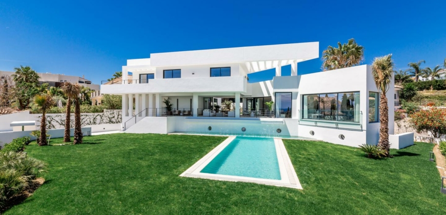 Marbella, Spain – Extravagant villa with waterfall – € 2.950.000