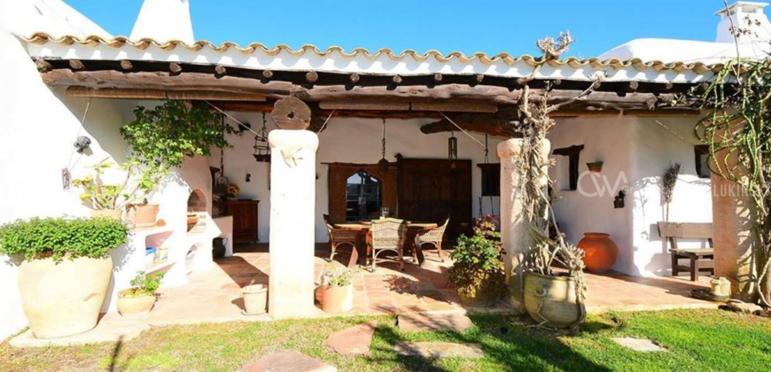 Ibiza, Spain – Authentic villa in the heart of the island in Santa Gertrudis – $ 3.930.000