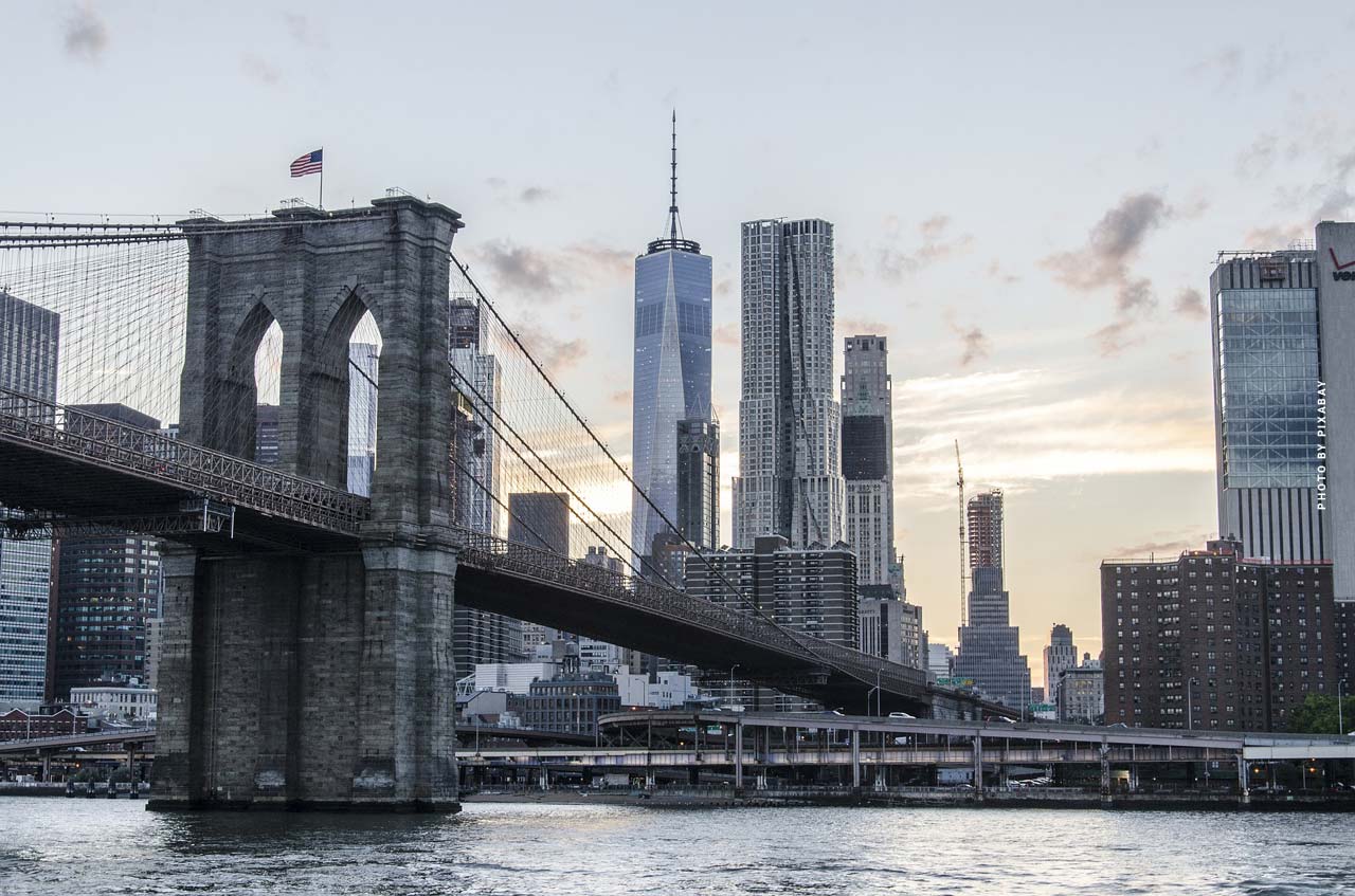 new-york-brooklyn-bridge-wahrzeichen-realtor-makler-real-estates-immobilie-kaufen-info-tipps-hilfe-vermittlung