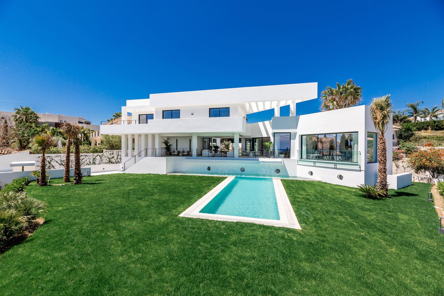 Marbella, Spain – Extravagant villa with waterfall